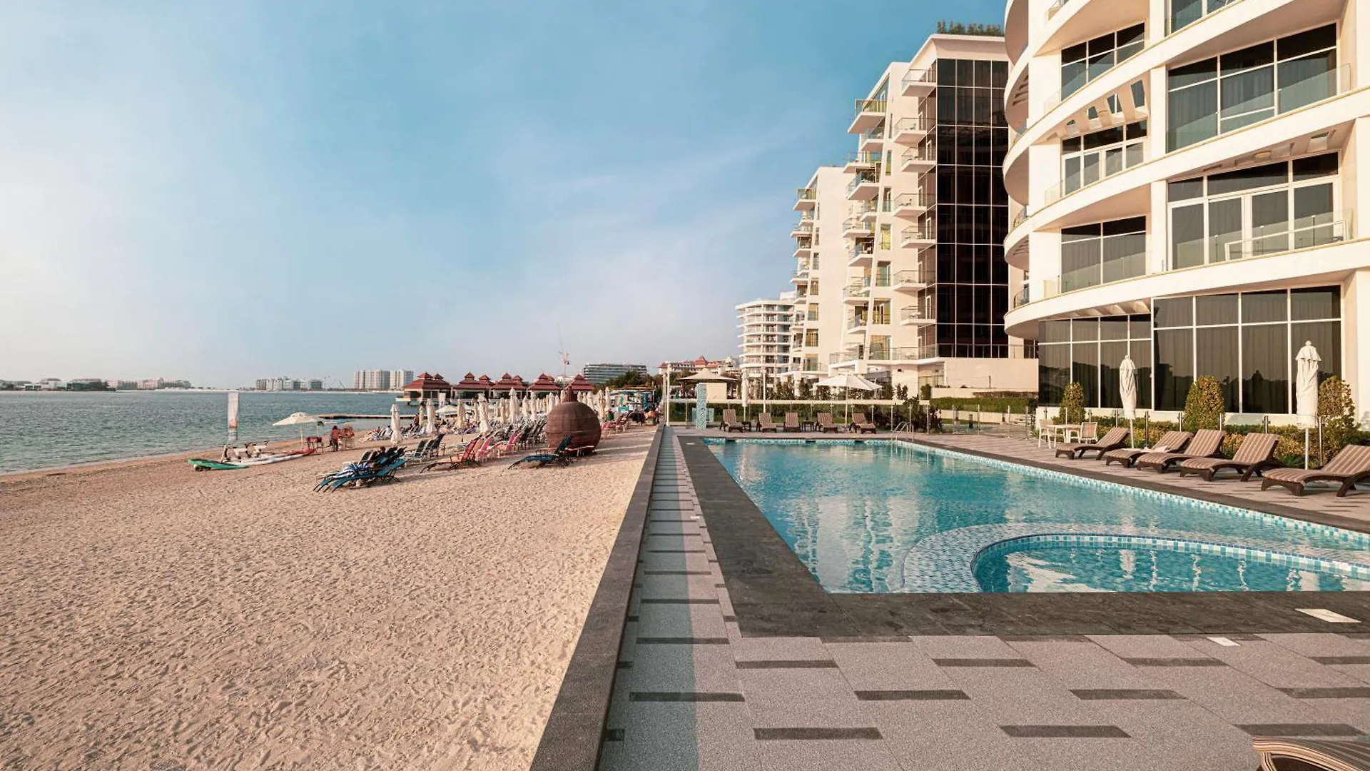 Apartment Beachfront Bliss, 1Br With Royal Atlantis & Palm Views Dubai