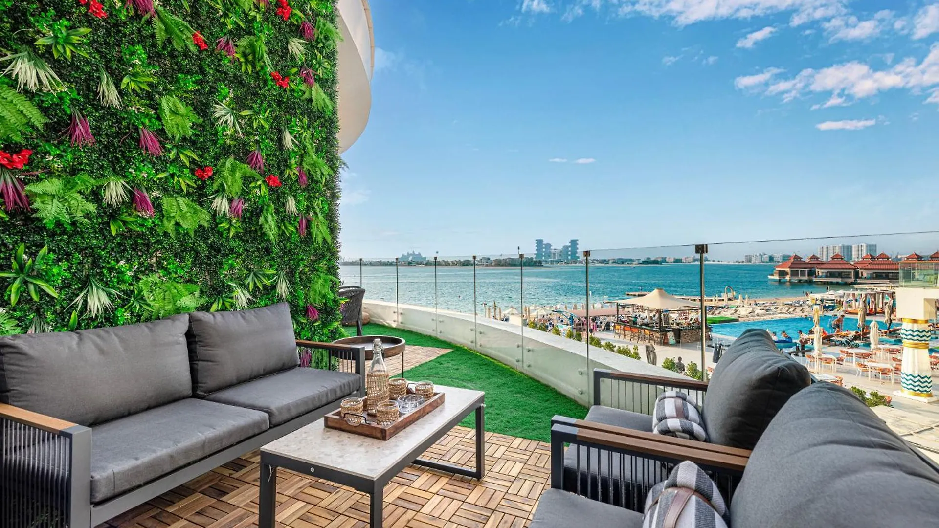 Apartment Beachfront Bliss, 1Br With Royal Atlantis & Palm Views Dubai