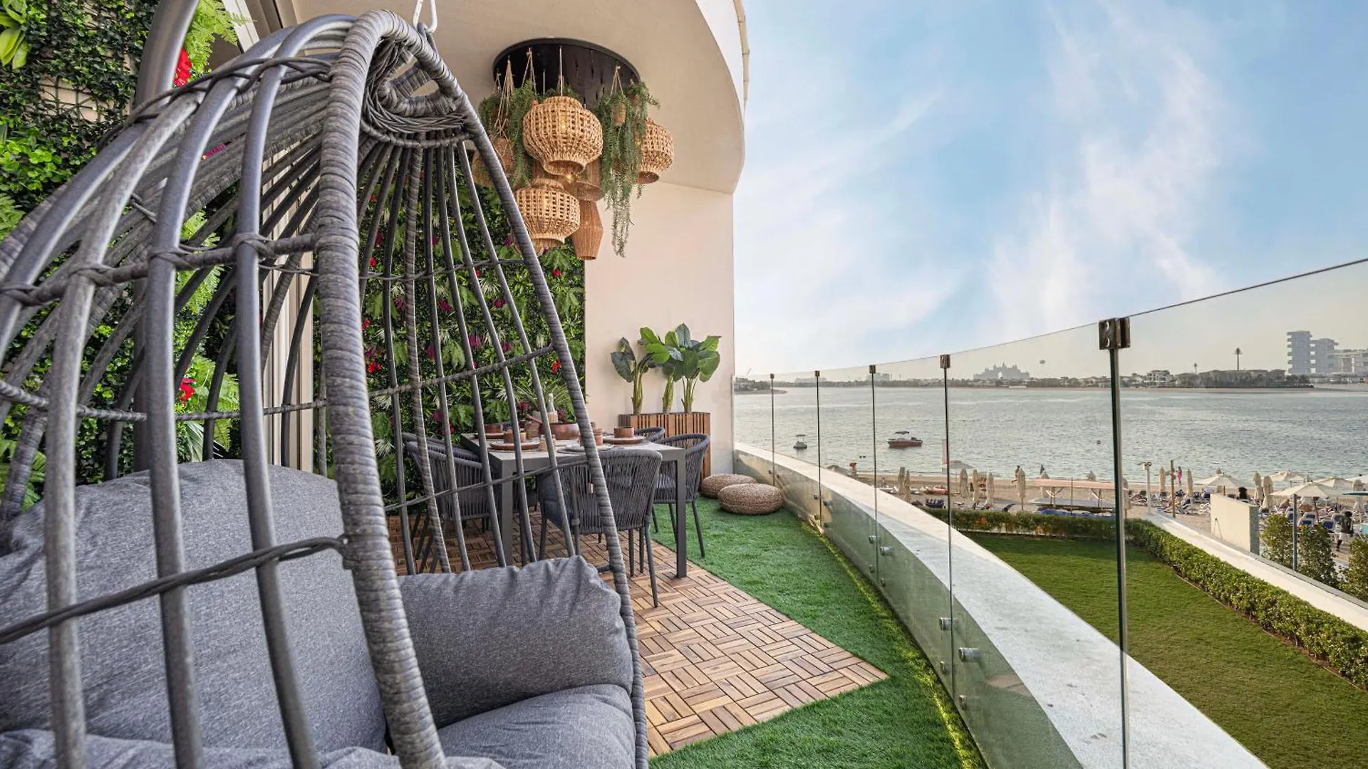 Apartment Beachfront Bliss, 1Br With Royal Atlantis & Palm Views Dubai