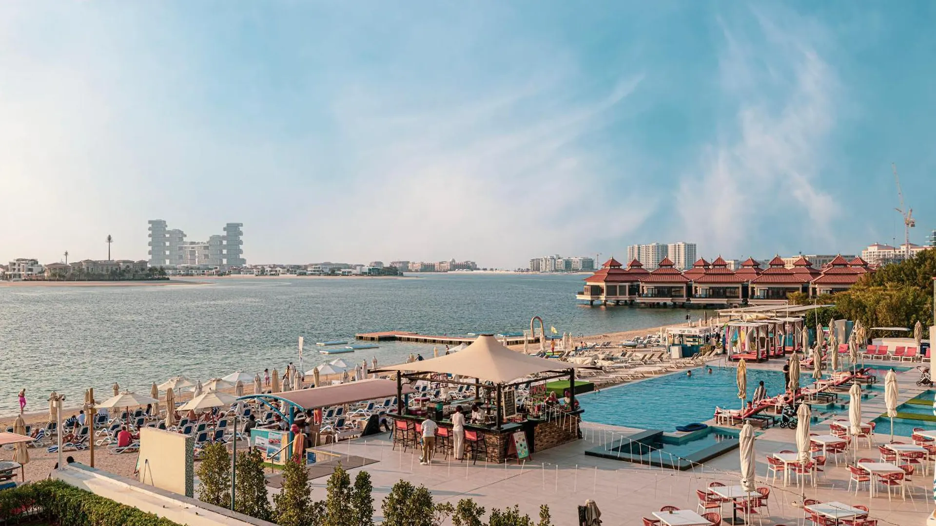Beachfront Bliss, 1Br With Royal Atlantis & Palm Views Дубай